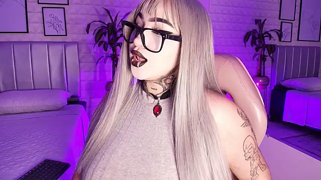 bella-green online show from September 17, 2025, 7:38 pm