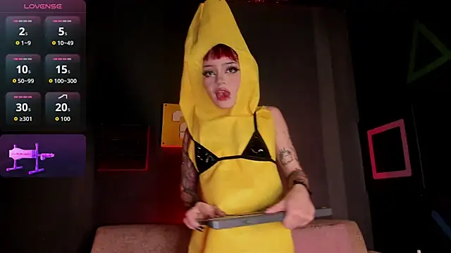 Elettra Rou online show from November 8, 2025, 1:31 am