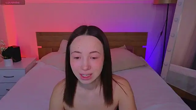 Hayle Hill online show from November 16, 2025, 2:05 am