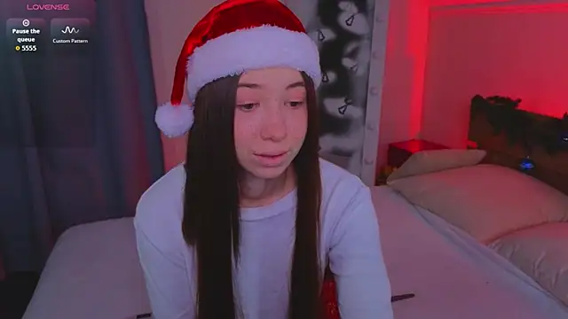 Hayle Hill online show from December 14, 2025, 2:07 am