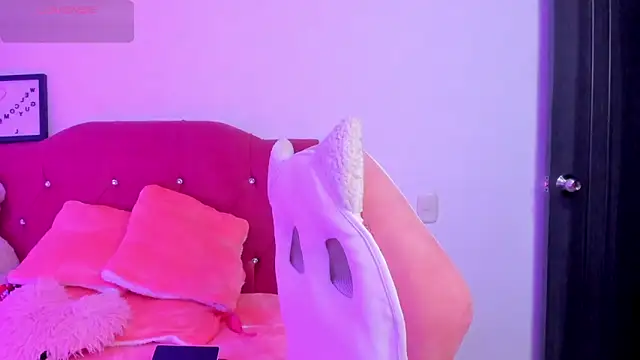 LucianaTomson online show from February 10, 2026, 9:25 pm