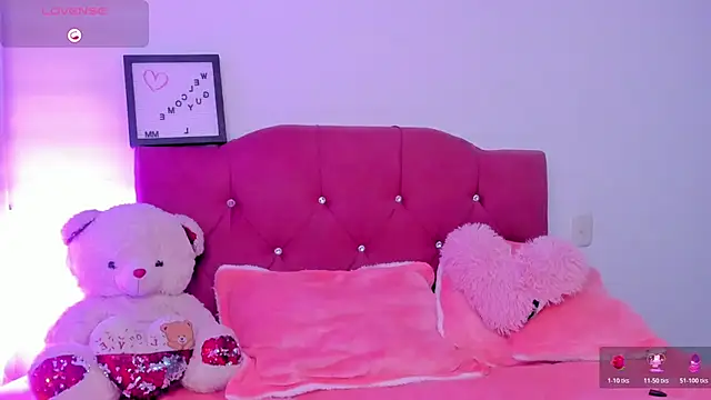 LucianaTomson online show from January 5, 2026, 10:57 pm