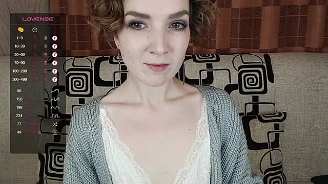 TinaWince online show from November 8, 2025, 4:49 am