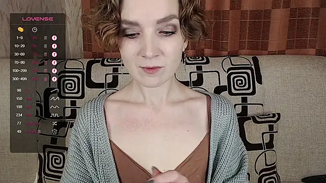 TinaWince online show from November 21, 2025, 4:44 am