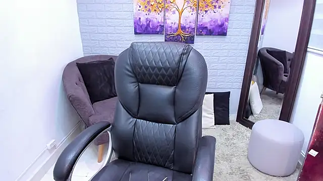  alaiasmile  online show from June 5, 2026, 7:19 pm