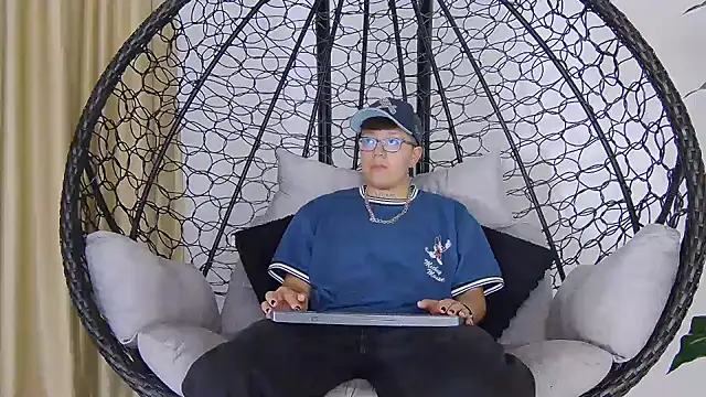 alex noa online show from November 18, 2025, 7:17 pm