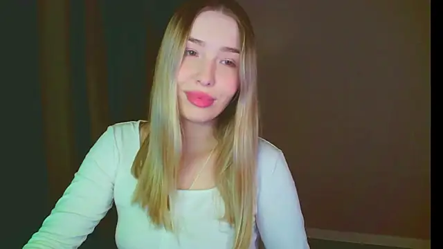 mia raspberrie online show from January 21, 2025, 8:00 pm