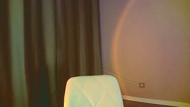 mia raspberrie online show from January 7, 2025, 5:43 am