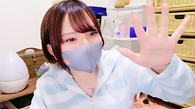 senachinnn online show from November 17, 2025, 5:11 am