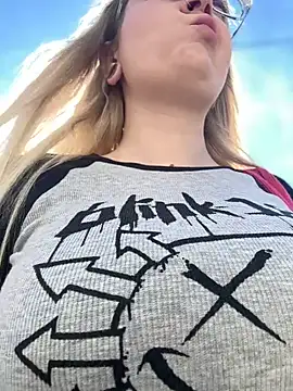 Teya moon  online show from March 13, 2025, 10:47 am