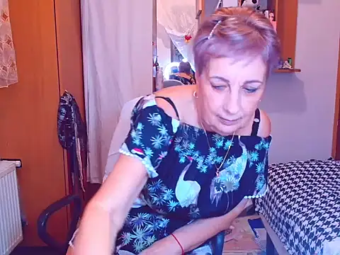 Victoria5643 online show from February 17, 2025, 9:32 pm