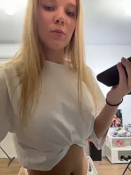 Snapshot of Ketitull chatting on March 8, 2026, 6:33 pm Ketitull online show from March 8, 2026, 6:33 pm