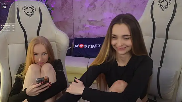 Snapshot of Lana_Pulse chatting on January 8, 2025, 2:35 am Lana Pulse online show from January 8, 2025, 2:35 am