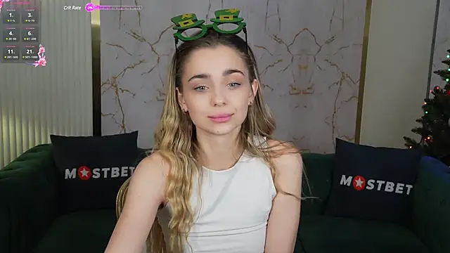 Snapshot of Lana_Pulse chatting on December 7, 2024, 11:51 pm Lana Pulse online show from December 7, 2024, 11:51 pm