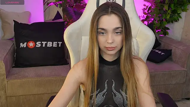 Snapshot of Lana_Pulse chatting on December 22, 2024, 7:42 pm Lana Pulse online show from December 22, 2024, 7:42 pm