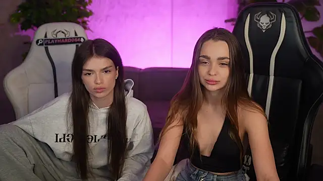 Snapshot of Lana_Pulse chatting on April 1, 2026, 6:27 pm Lana Pulse online show from April 1, 2026, 6:27 pm