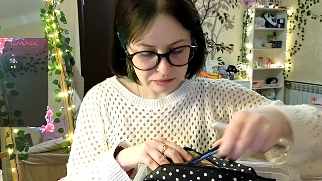 lily noris online show from December 7, 2024, 1:08 am