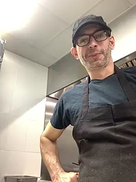 Snapshot of hailzeffn chatting on March 17, 2026, 5:49 pm hailzeffn online show from March 17, 2026, 5:49 pm