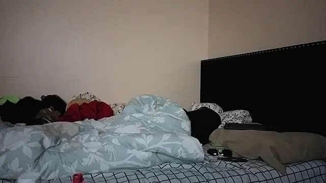 hailzeffn online show from October 25, 2025, 8:57 am