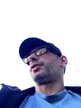 Snapshot of hailzeffn chatting on March 8, 2026, 9:18 pm hailzeffn online show from March 8, 2026, 9:18 pm