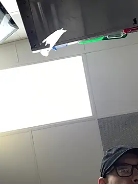 Snapshot of hailzeffn chatting on March 13, 2026, 12:32 pm hailzeffn online show from March 13, 2026, 12:32 pm