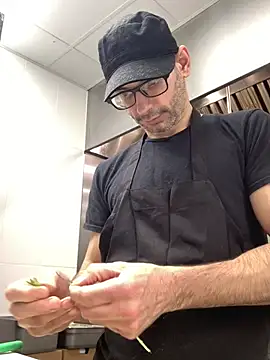 Snapshot of hailzeffn chatting on March 18, 2026, 1:46 pm hailzeffn online show from March 18, 2026, 1:46 pm