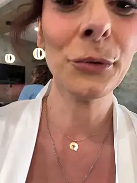 Snapshot of therealbeverlycious chatting on February 27, 2026, 11:37 pm therealbeverlycious online show from February 27, 2026, 11:37 pm