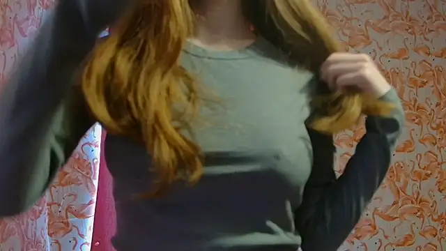 strawberrysmoothie online show from March 9, 2025, 7:05 pm