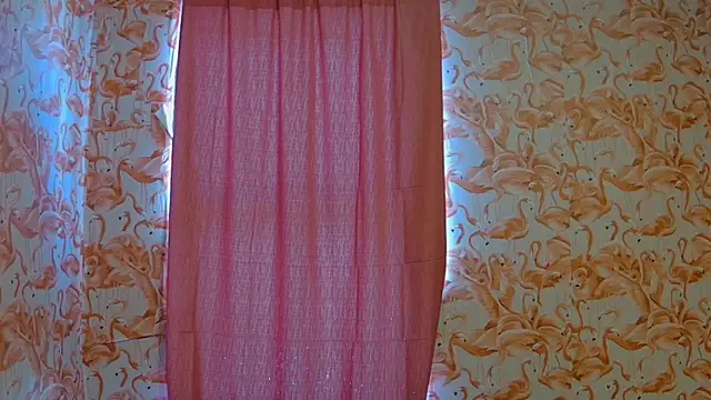 strawberrysmoothie online show from February 27, 2025, 8:31 pm