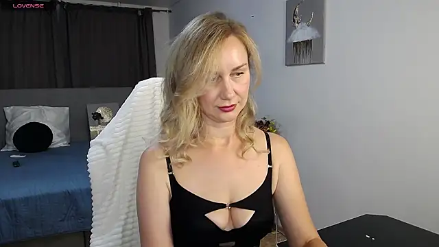 Snapshot of Vanessa_Nowak chatting on August 5, 2026, 5:18 pm Vanessa Nowak online show from August 5, 2026, 5:18 pm