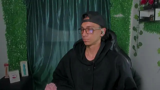 Snapshot of NAMOR__ chatting on January 6, 2026, 10:52 am NAMOR online show from January 6, 2026, 10:52 am