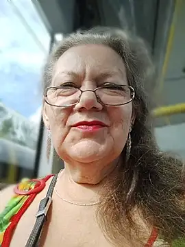 Snapshot of Snezhana chatting on August 4, 2026, 12:31 pm Snezhana online show from August 4, 2026, 12:31 pm