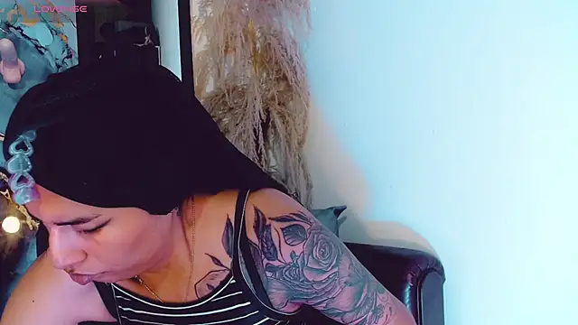 khiara moretti online show from October 1, 2025, 11:14 am