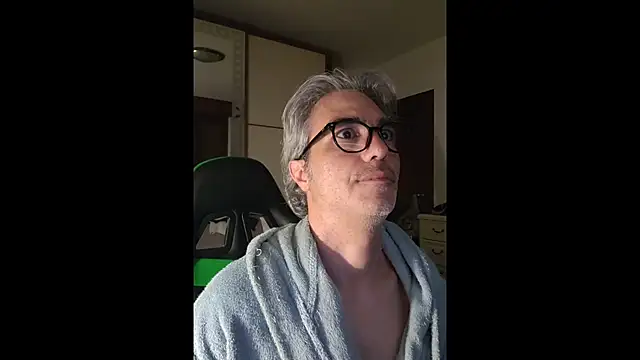 Snapshot of KennyForU77 chatting on March 16, 2026, 7:05 pm KennyForU77 online show from March 16, 2026, 7:05 pm