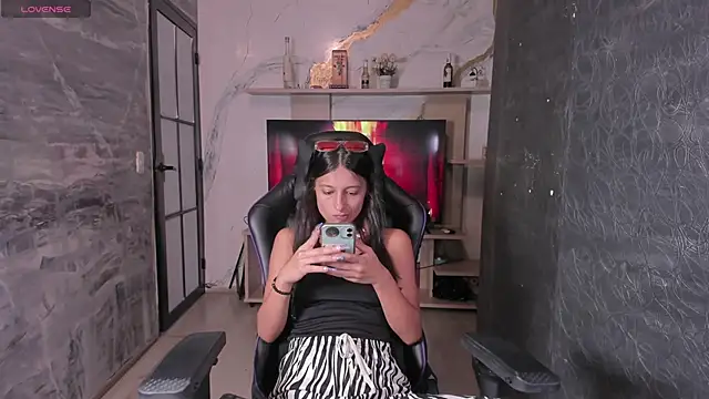 Agathaargent  online show from November 19, 2025, 8:20 pm