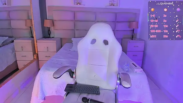 Agathaargent  online show from December 13, 2025, 8:04 pm