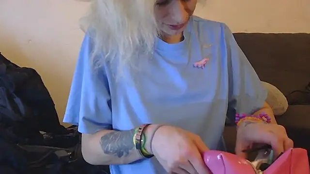 watermellonpussy online show from September 29, 2025, 3:57 am