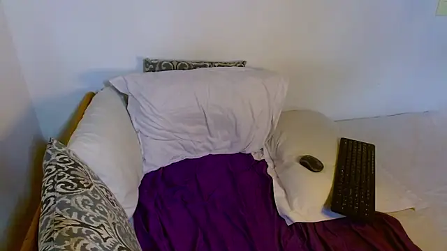 samanta r  online show from November 3, 2025, 4:43 pm