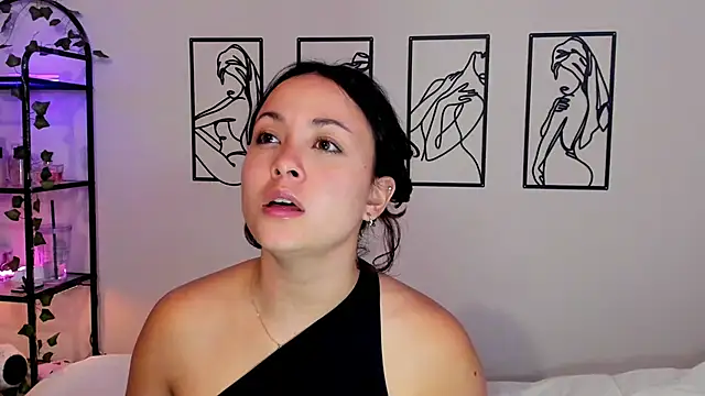 Megan Rodrigo online show from October 1, 2025, 7:51 pm