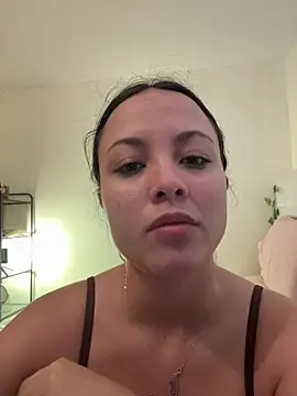 Megan Rodrigo online show from February 16, 2026, 1:54 pm