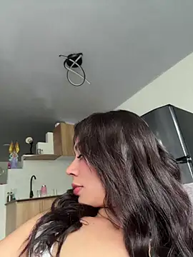Roxanne 08 online show from June 25, 2026, 5:29 pm