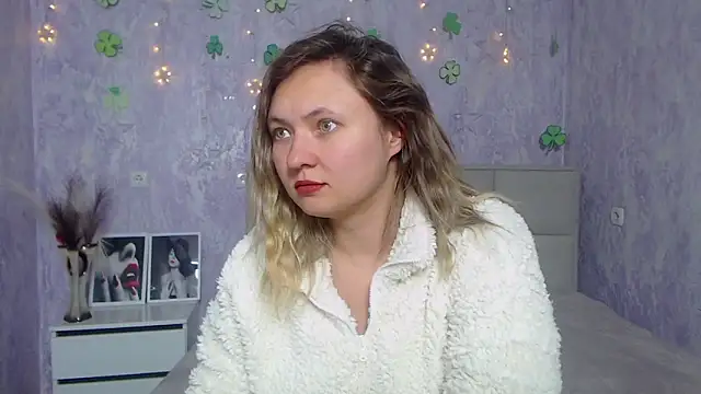 SallyVerda online show from March 18, 2025, 9:53 pm