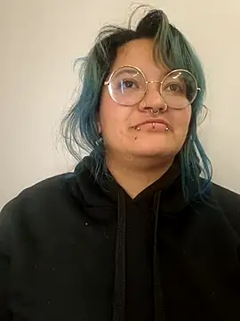 lucky-leah online show from July 18, 2026, 4:10 am