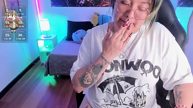 lucky-leah online show from November 30, 2025, 4:02 am