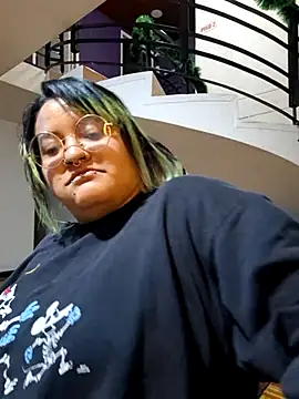 lucky-leah online show from November 19, 2025, 3:06 am