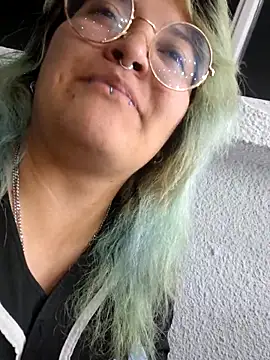 lucky-leah online show from September 9, 2025, 3:27 am