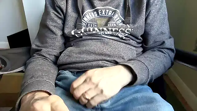 Snapshot of hornyguyuk1973 chatting on March 13, 2026, 8:19 am hornyguyuk1973 online show from March 13, 2026, 8:19 am