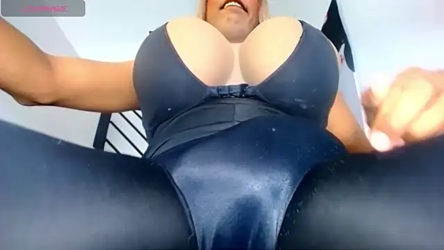 valentinabigcock23 online show from September 23, 2025, 12:34 pm