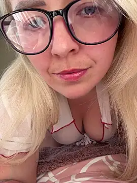 xxcurvyjessiexx online show from April 28, 2026, 4:55 pm