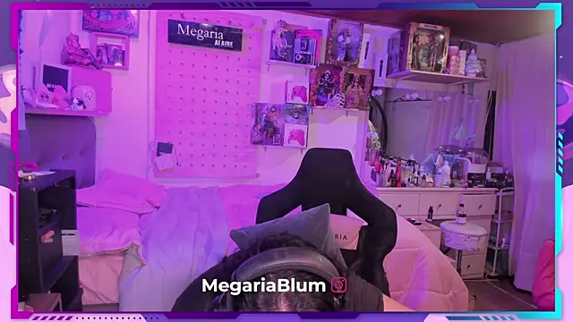 MegariaB online show from November 6, 2025, 4:38 am